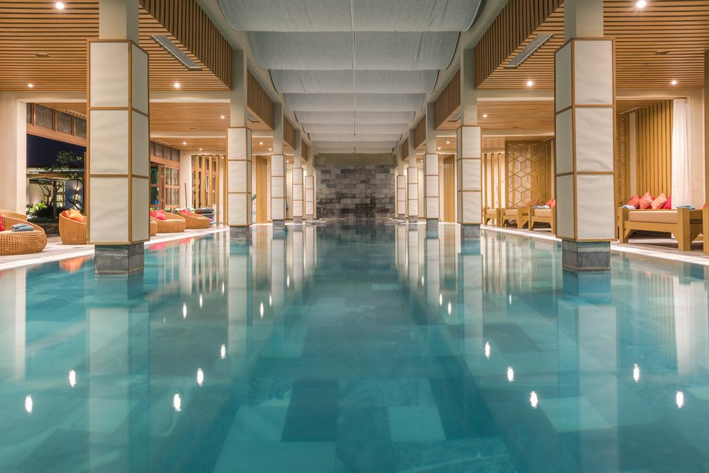 Bể bơi trong khuôn viên FLC Luxury Hotel Sầm Sơn